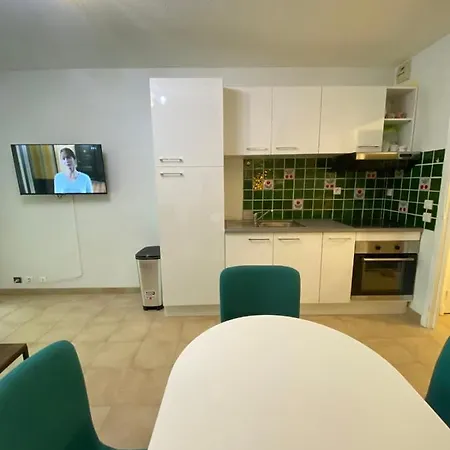 Apartment Air-conditioned Studio 